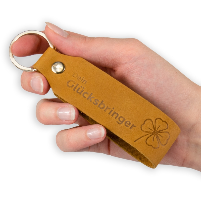 Schlüsselanhänger "Samui" - Prägung "Dein Glücksbringer", braunes Echtleder - Handarbeit - Fair-Trade - Tumatsch