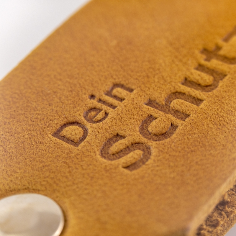 Schlüsselanhänger "Samui" - Prägung "Schutzengel", braunes Echtleder - Handarbeit - Fair-Trade - Tumatsch