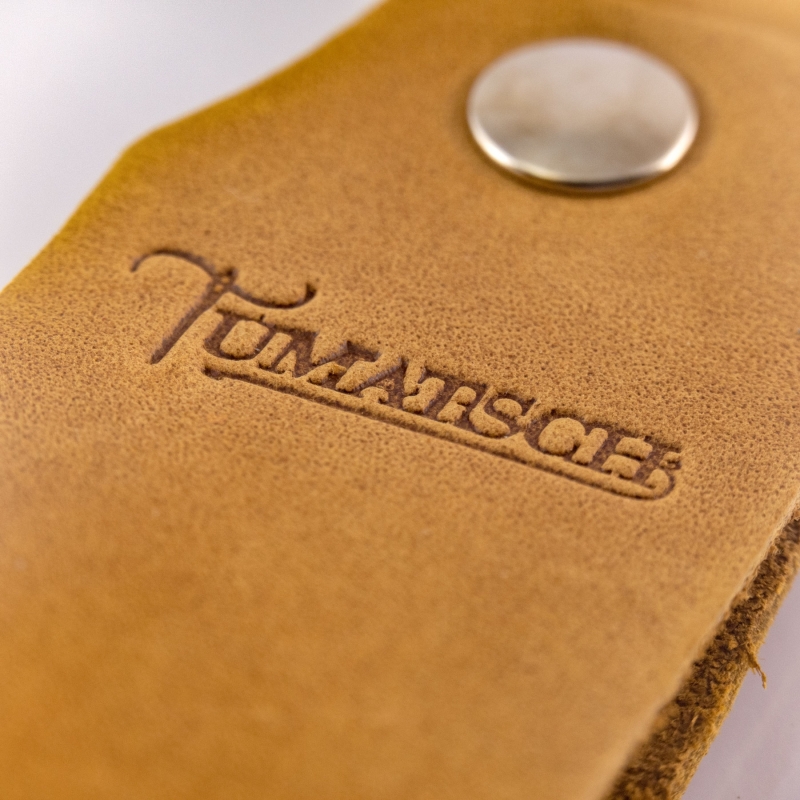 Schlüsselanhänger "Samui" - Prägung "Schutzengel", braunes Echtleder - Handarbeit - Fair-Trade - Tumatsch