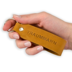 Schlüsselanhänger "Samui" - Prägung "Traummann", braunes Echtleder - Handarbeit - Fair-Trade - Tumatsch